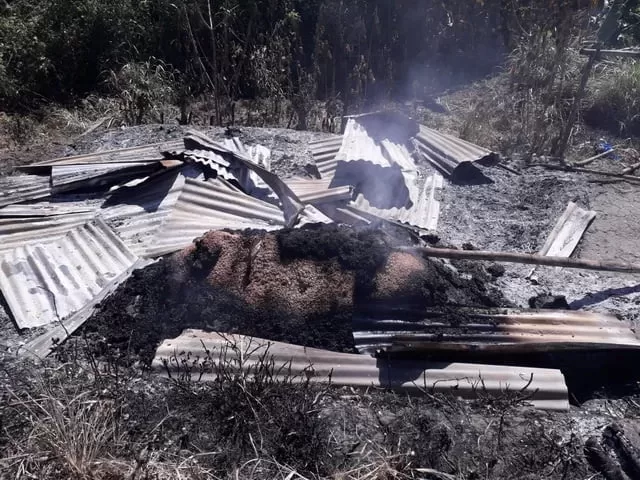 Salah satu pondok yang diduga dibakar di dataran gising wukir elar selatan